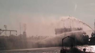 Пожар на нефтяном танкере вспыхнул у берегов Сирии