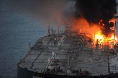 У побережья Сирии на нефтяном танкере произошел взрыв