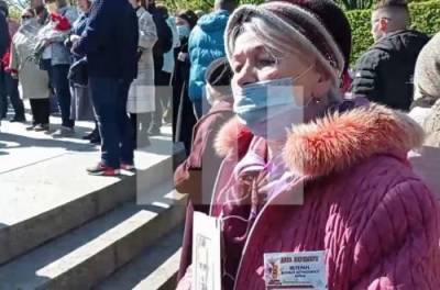 В Киеве женщину заставили снять бейдж с георгиевской лентой