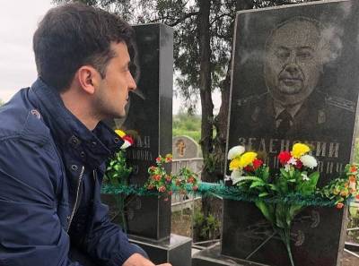 Портрет деда Зеленского пронесли на "Бессмертном полку" в Донецке