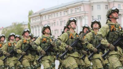 Несколько тысяч военнослужащих приняли участие в параде по случаю 9 Мая в Воронеже