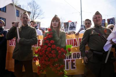 В Латвии в День Победы полиция перекрыла подходы к памятнику советским воинам-освободителям