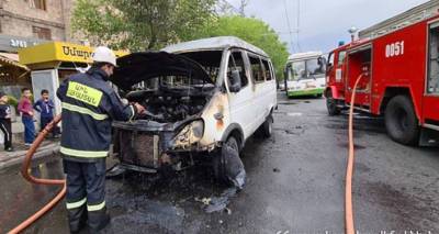 На одном из центральных проспектов Еревана сгорел микроавтобус