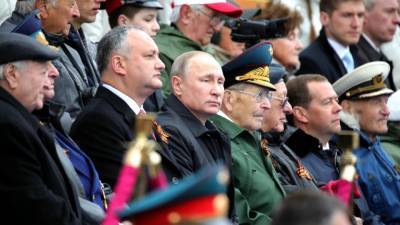 Путин отступил от традиций в поздравительной речи на параде Победы