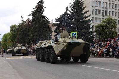 Военная техника Росгвардии прошла парадом по столице СКФО