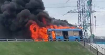 В Москве на Алтуфьевском шоссе сгорел автобус