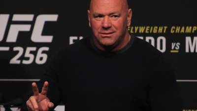 Тренер Джошуа Фабиа заявил, что глава UFC Дана Уайт спит с девушками лиги
