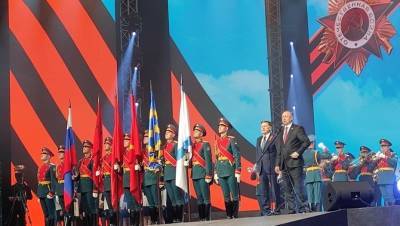 Беглов и Макаров посетили концерт в честь 9 Мая в Ледовом
