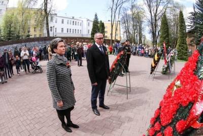 В Смоленске глава города почтил память павших в Великой Отечественной войне