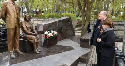 Президент Саркисян почтил в Москве память легендарных разведчиков Варданянов