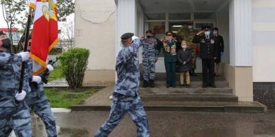 Белгородские росгвардейцы провели персональный парад для ветерана