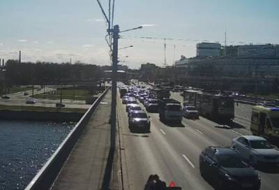 На мосту Александра Невского в Петербурге иномарка сбила пешехода