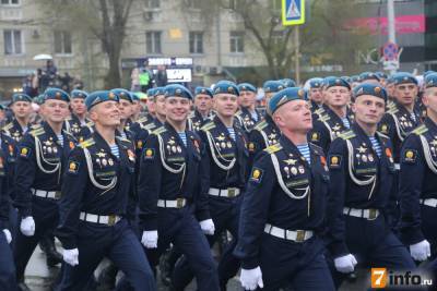 Рязанцы встретили десантников, принимавших участие в Параде Победы на Красной площади