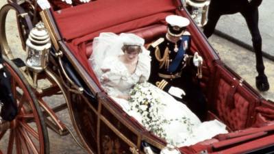 Елизавета II - принц Чарльз - принцесса Диана - Диана Спенсер - Стало известно, о чем принц Чарльз предупреждал Диану перед свадьбой - polit.info - Англия