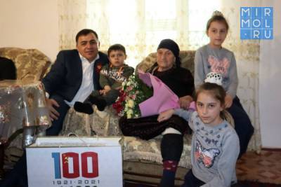 Глава Магарамкентского района посетил на дому вдов ветеранов Великой Отечественной войны