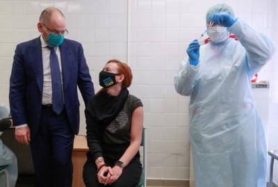 В Украину привезли третью партию китайской вакцины от коронавируса