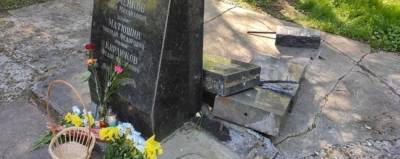 На Украине перед Днем Победы разрушили памятник советским воинам
