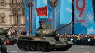 Российские пользователи Сети прониклись величественной мощью парада Победы в Москве