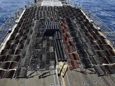 Американский крейсер захватил судно с российским и китайским оружием в Аравийской море (ФОТО)