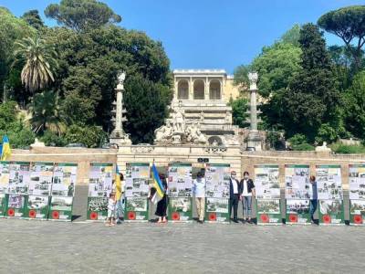 "Стоп путинской войне в Украине!": украинцы в Риме собрались на акцию памяти