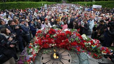 Граждане Украины не сдают власти День Победы