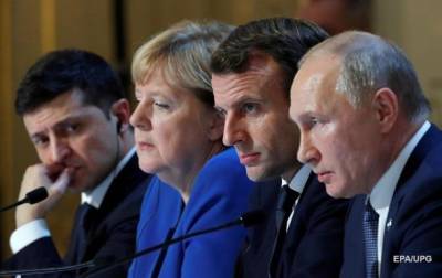 Зеленский упрекнул Меркель и Макрона за потакание Путину