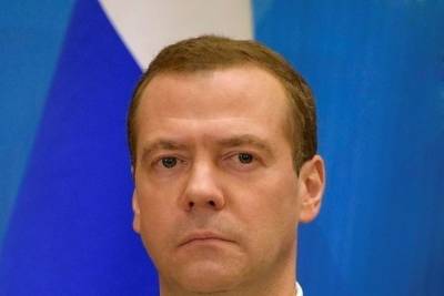 Медведев сравнил нынешние времена и 1990-е годы