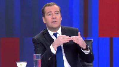 Медведев назвал отличия партии "Единая Россия" от КПСС