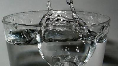 Диетолог Бобровский рассказал, когда пить холодную или горячую воду
