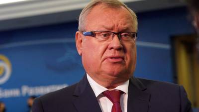 Глава ВТБ указал на нереалистичность отключения России от SWIFT