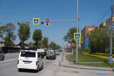 На улице Ленина в Южно-Сахалинске появляется "выделенка" для автобусов