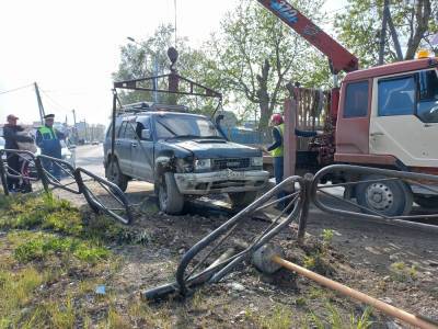В Южно-Сахалинске нетрезвый водитель сбил дорожное ограждение и уснул