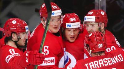 Главные новости за ночь: досрочный плей-офф российской сборной по хоккею, закрытая Турция, коронавирус по-гречески и собачья безработица