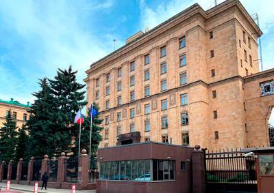 Посольство Чехии в Москве вынужденно сократило 89 российских работников