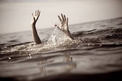 Под Смоленском в озере утонула школьница