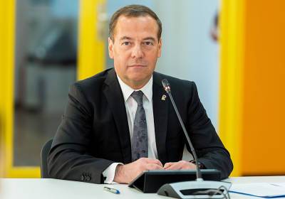 "Они всё сожгли дотла": Медведев - об отношениях Москвы с Западом