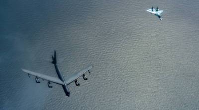 Бомбардировщик B-52H над Балтийским морем