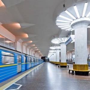В Харькове под поезд метро бросился мужчина. Видео