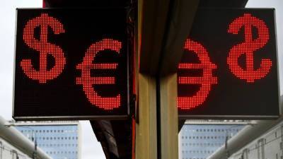 Равновесие факторов: как могут измениться курсы доллара и евро летом