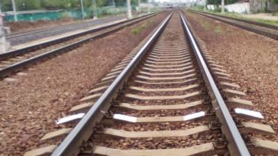 Ребенок погиб под колесами поезда в Челябинской области