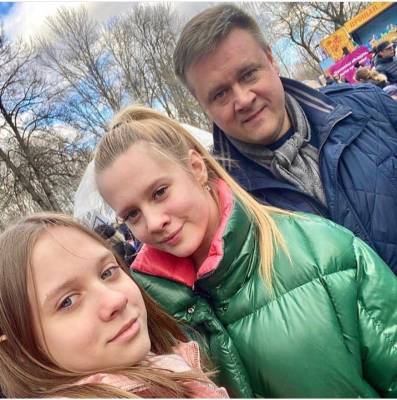 В День защиты детей губернатор Любимов опубликовал фото дочерей