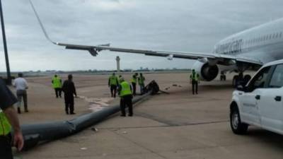 Самолет Boeing 737 снес мачту освещения в аэропорту. Видео - vesti.ru - Техас - Даллас - Нассау