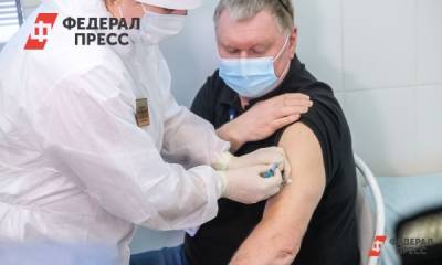 В Екатеринбурге на конечной трамваев развернули пункт вакцинации