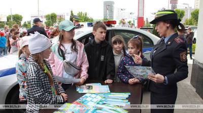 ФОТОФАКТ: МЧС, ГАИ и Департамент охраны провели детский праздник в Московском районе столицы