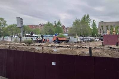 Мэрия Читы: Деревья на Театральной площади спилили из-за реконструкции