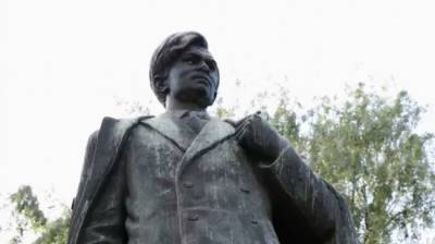 Заммэра Вильнюса сравнил памятник советскому писателю Пятрасу Цвирке с туалетом