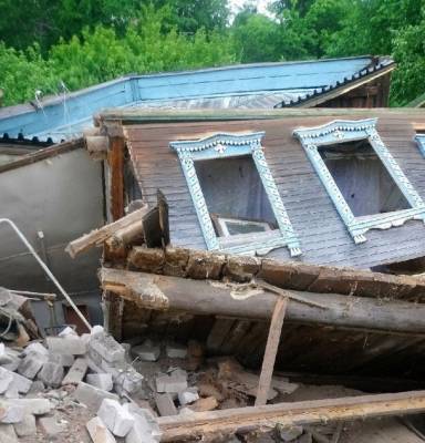 Третий дом в деревне Караулово сполз в овраг из-за провала грунта