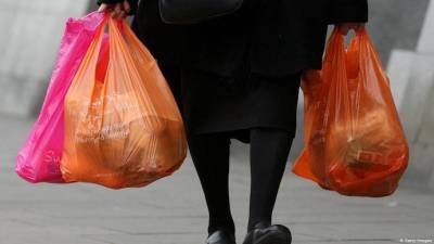 В Украине запретят продавать пластиковые пакеты - Верховная Рада приняла закон