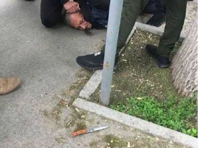 В Киеве водитель автобуса спас девушку от неадеквата с ножом