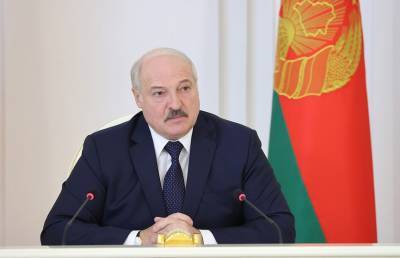 Лукашенко рассказал, что было в чемодане, который он взял на встречу с Путиным в Сочи